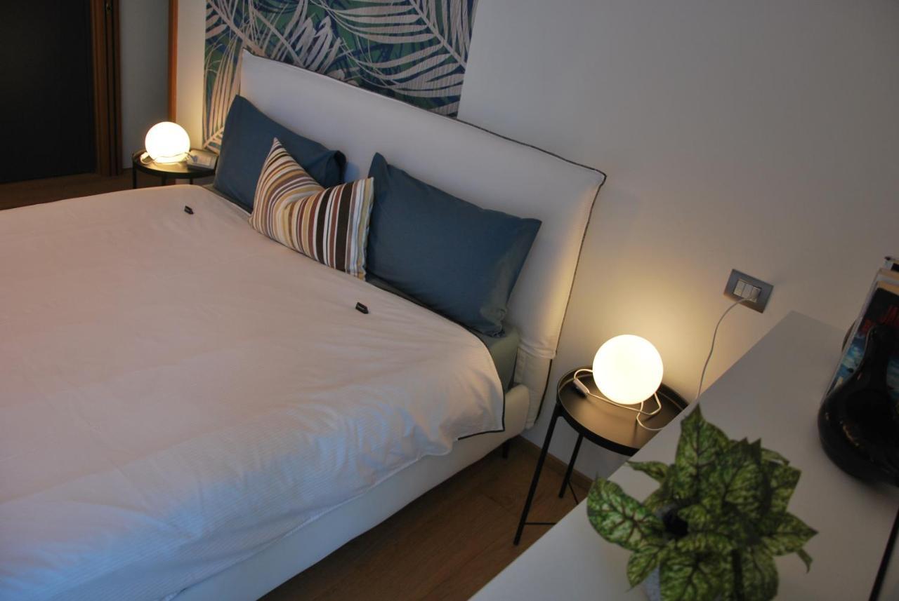 Suite 51 Appartamento Con Terrazzo A 50 Mt Dal Lago - Private Parking (Adults Only) Arona Exterior photo
